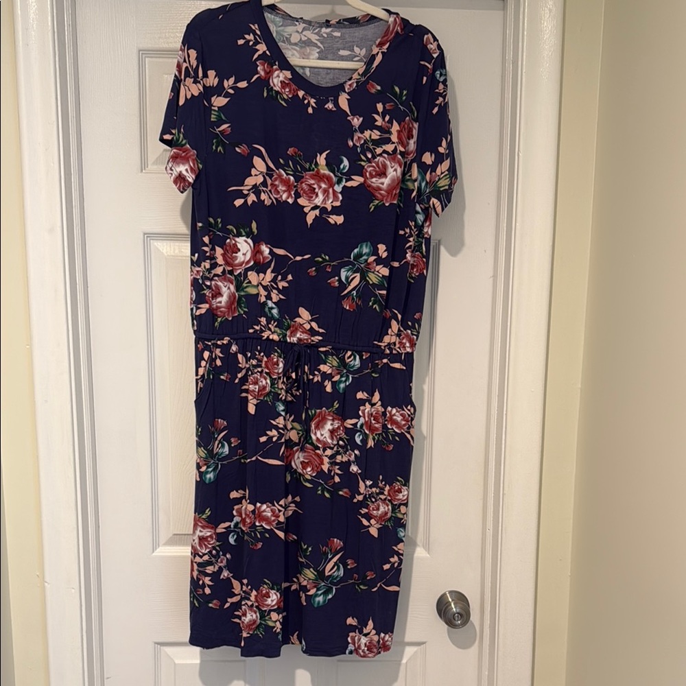 Chic Floral Midi Dress in Navy and Pink